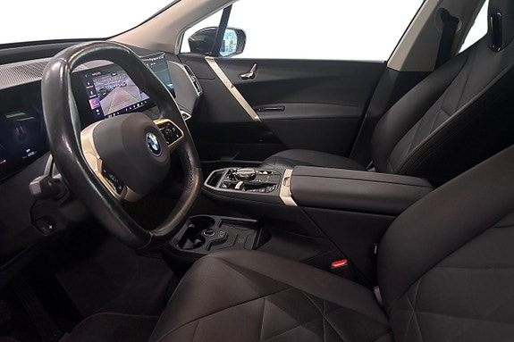 BMW iX 12 of 18