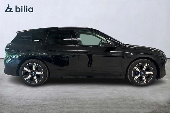 BMW iX 16 of 18