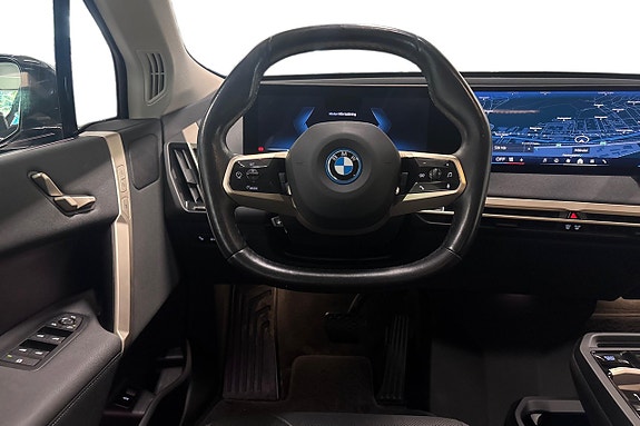 BMW iX 9 of 18