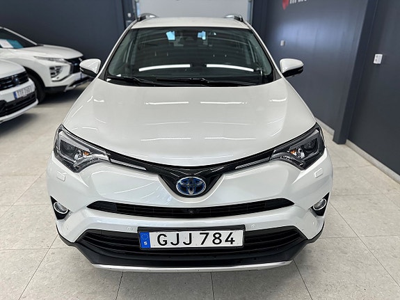 Toyota RAV4 2 of 5