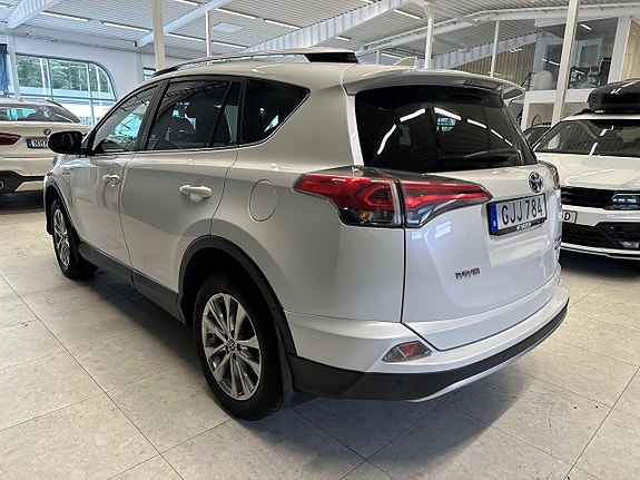 Toyota RAV4 5 of 5