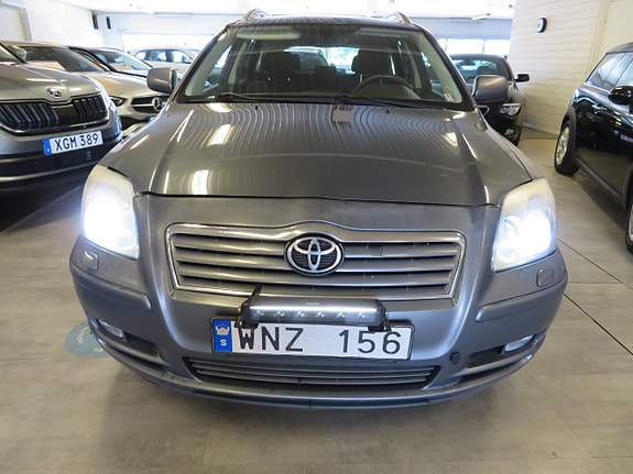 Toyota Avensis 4 of 22