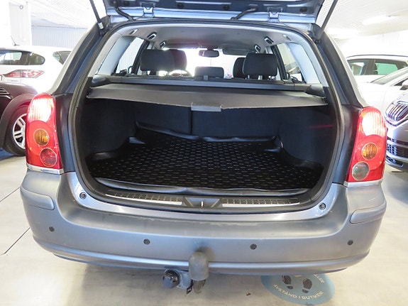 Toyota Avensis 18 of 22