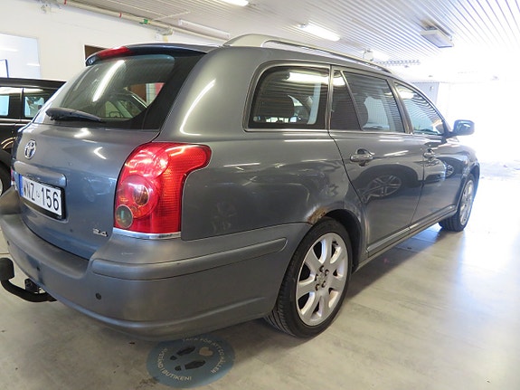 Toyota Avensis 8 of 22