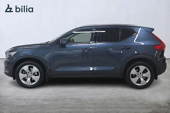 Volvo XC40 2 of 5