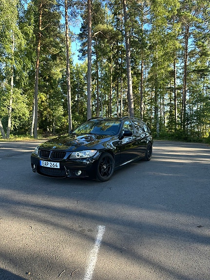 BMW 320d 4 of 6