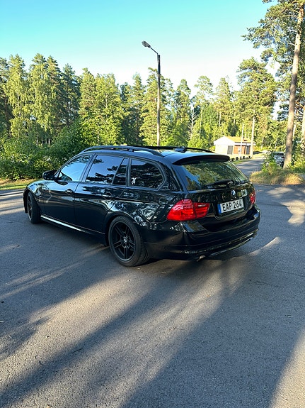 BMW 320d 3 of 6