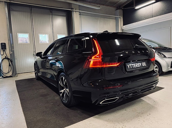 Volvo V60 2 of 27