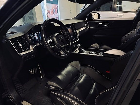Volvo V60 9 of 27