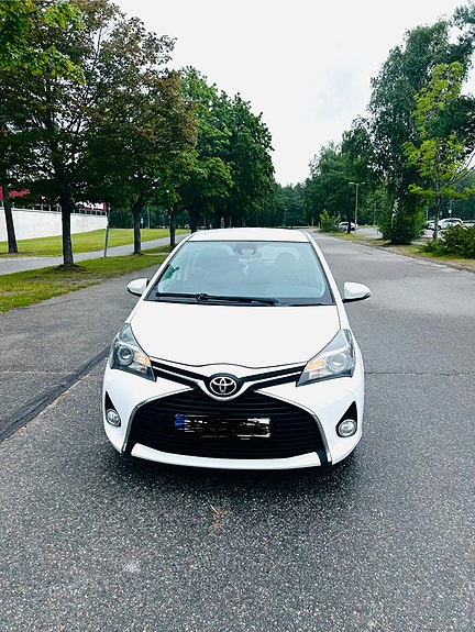 Toyota Yaris 2 of 2