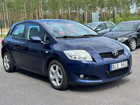 Toyota Auris 3 of 5