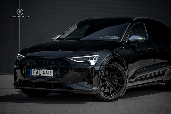 Audi e-tron S 2 of 5
