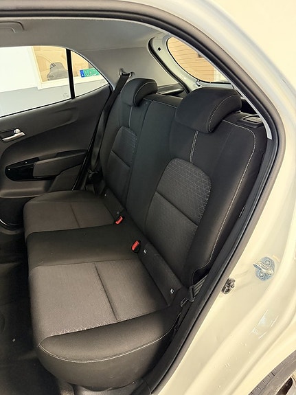 Kia Picanto 14 of 20