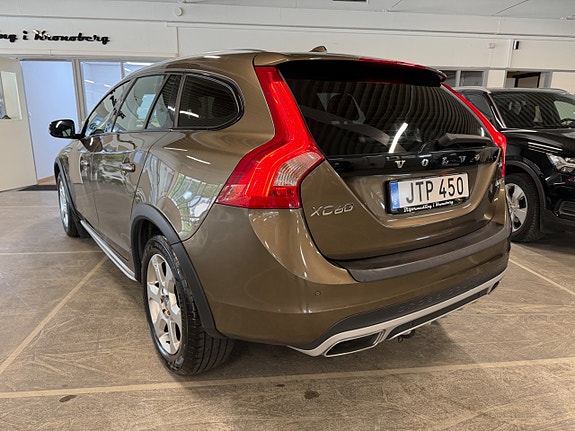 Volvo V60 Cross Country 4 of 5