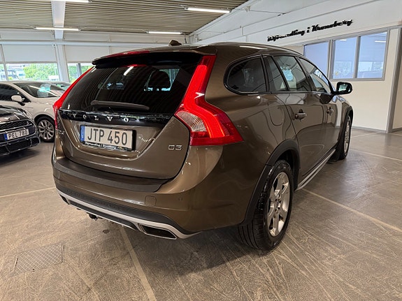 Volvo V60 Cross Country 3 of 5