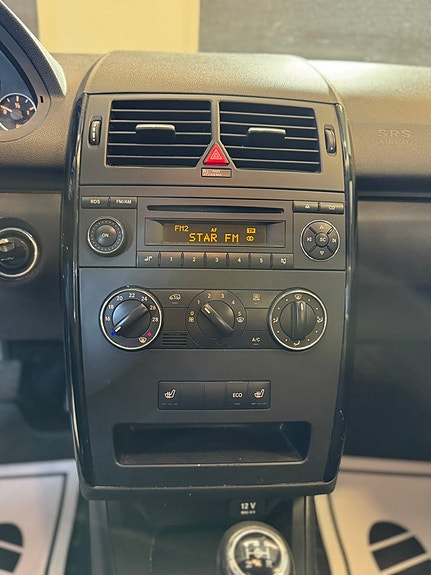 Mercedes-Benz A160 12 of 16