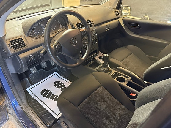 Mercedes-Benz A160 4 of 16