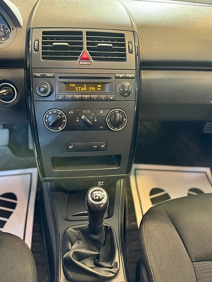 Mercedes-Benz A160 13 of 16