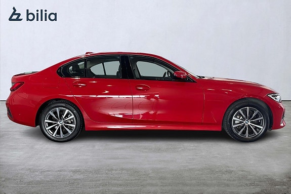 BMW 330e 16 of 18