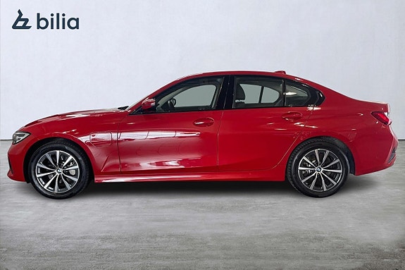 BMW 330e 3 of 18