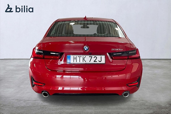 BMW 330e 4 of 18