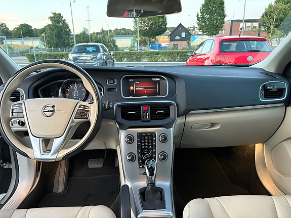 Volvo V40 6 of 10