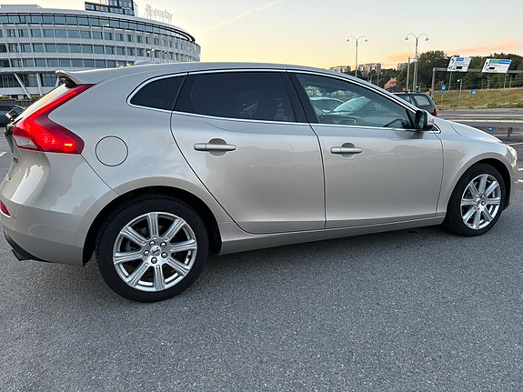 Volvo V40 3 of 10