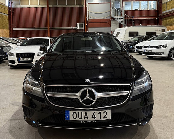 Mercedes-Benz CLS350 2 of 5