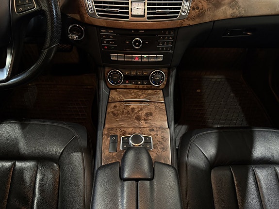 Mercedes-Benz CLS350 16 of 18