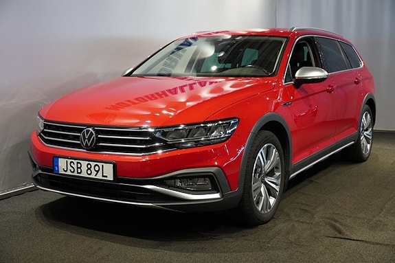 Volkswagen Passat Alltrack 2 of 18