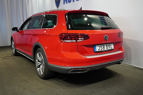 Volkswagen Passat Alltrack 3 of 18