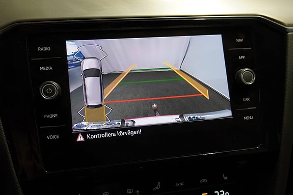 Volkswagen Passat Alltrack 17 of 18