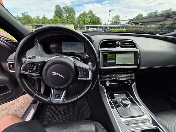 Jaguar XE 6 of 9
