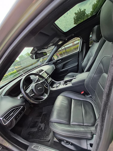 Jaguar XE 7 of 9