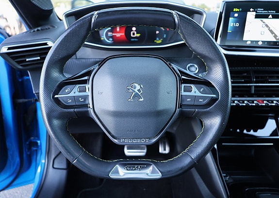 Peugeot e-208 12 of 21