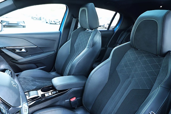 Peugeot e-208 9 of 21