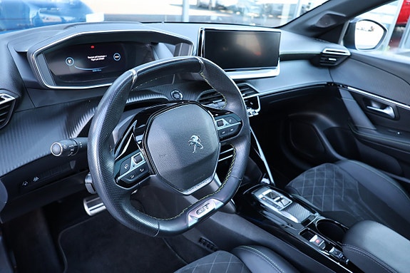Peugeot e-208 10 of 21