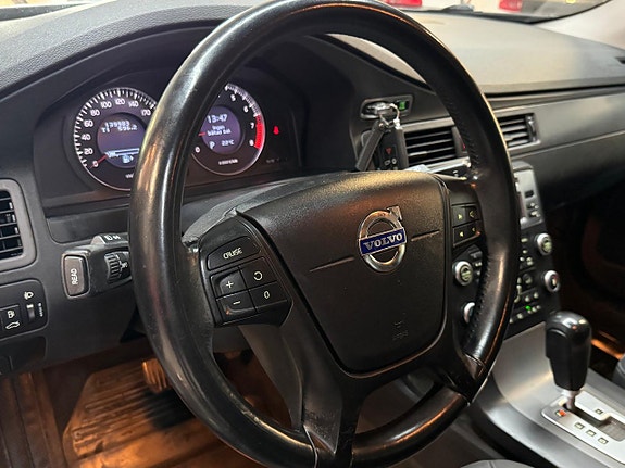 Volvo V70 9 of 14