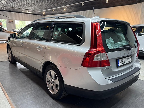 Volvo V70 4 of 5