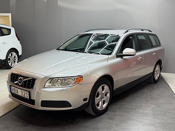 Volvo V70 3 of 5