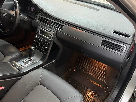 Volvo V70 8 of 14