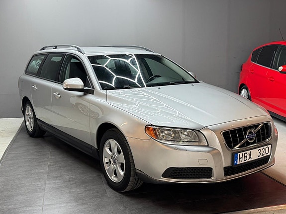 Volvo V70 2 of 5