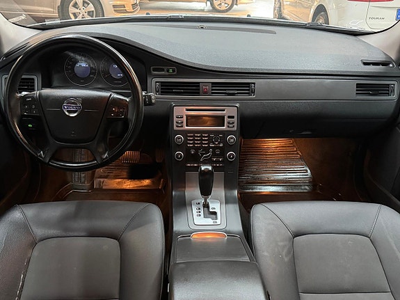 Volvo V70 6 of 14