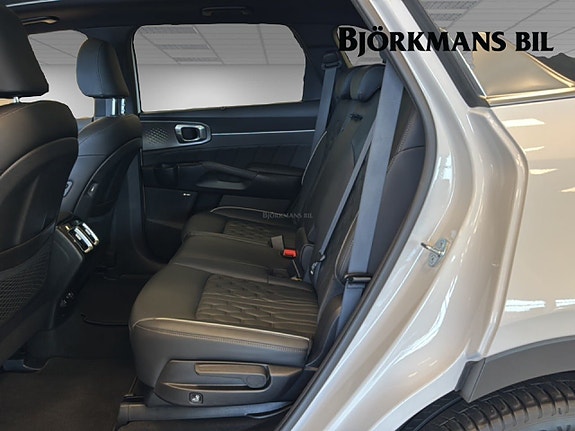 Kia Sorento 9 of 15