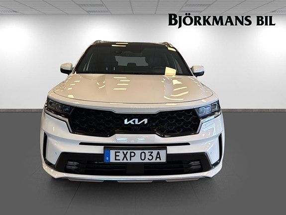 Kia Sorento 2 of 15