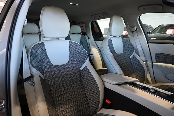 Volvo V60 Cross Country 11 of 25