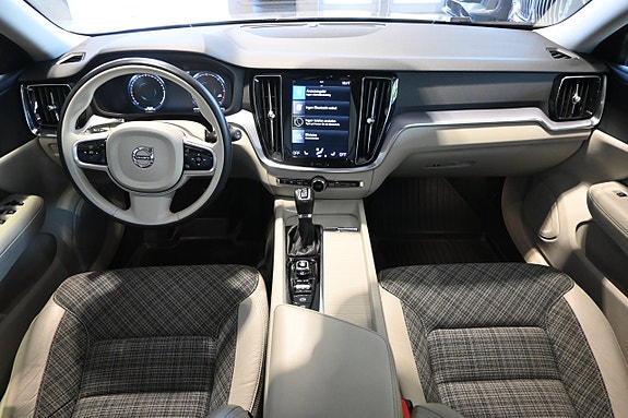 Volvo V60 Cross Country 9 of 25