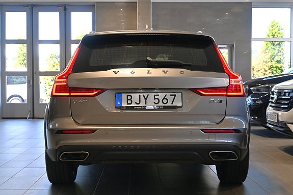 Volvo V60 Cross Country 4 of 5