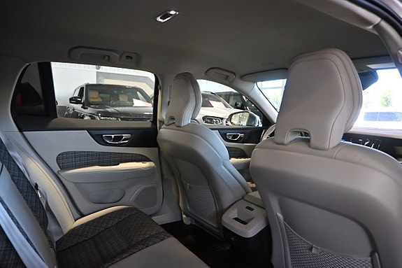 Volvo V60 Cross Country 12 of 25