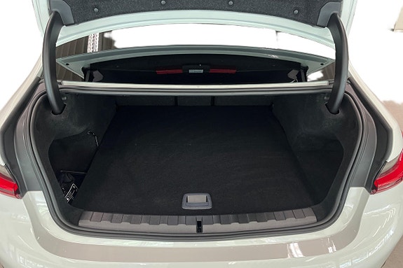 BMW 330e 10 of 17
